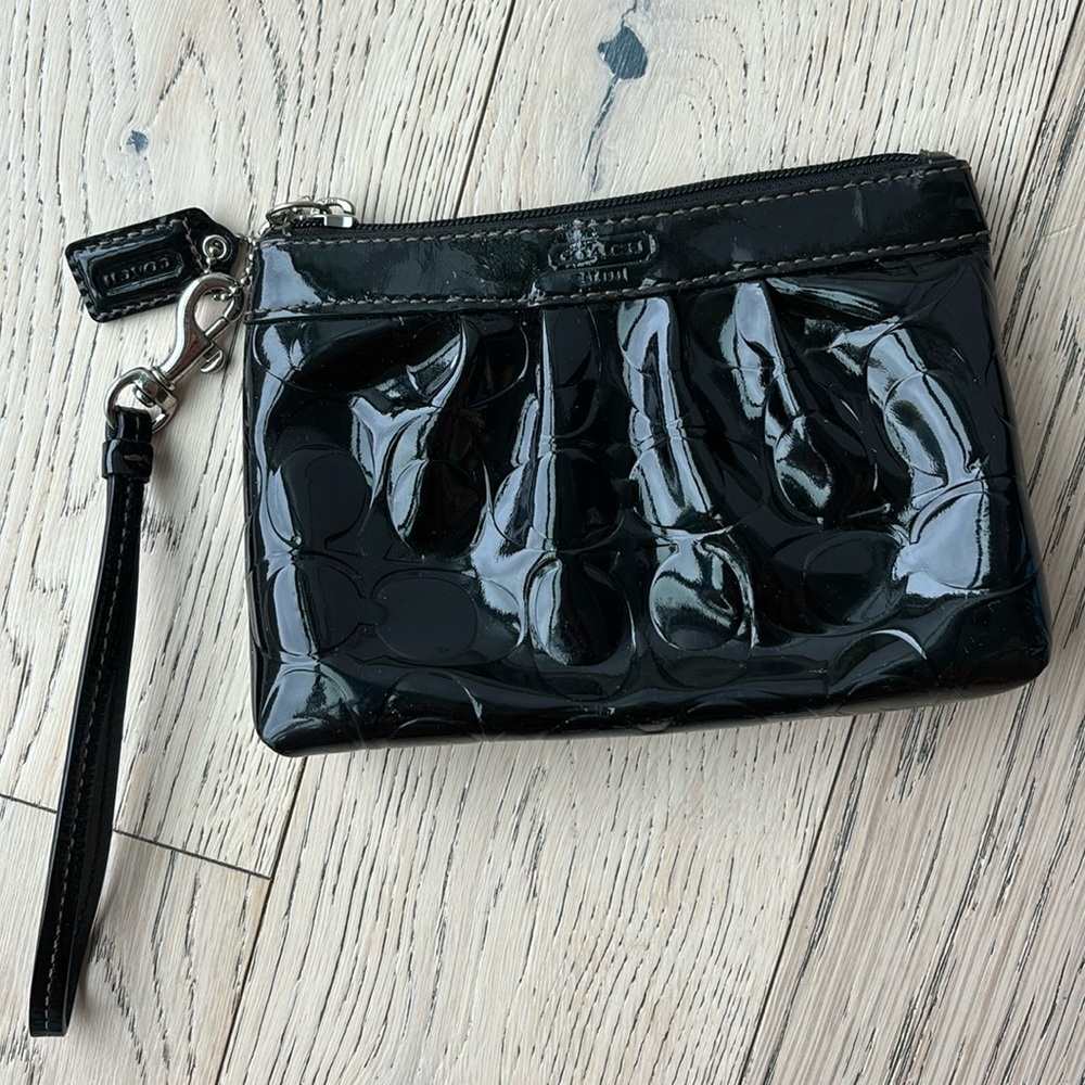 Coach clutch/wristlet